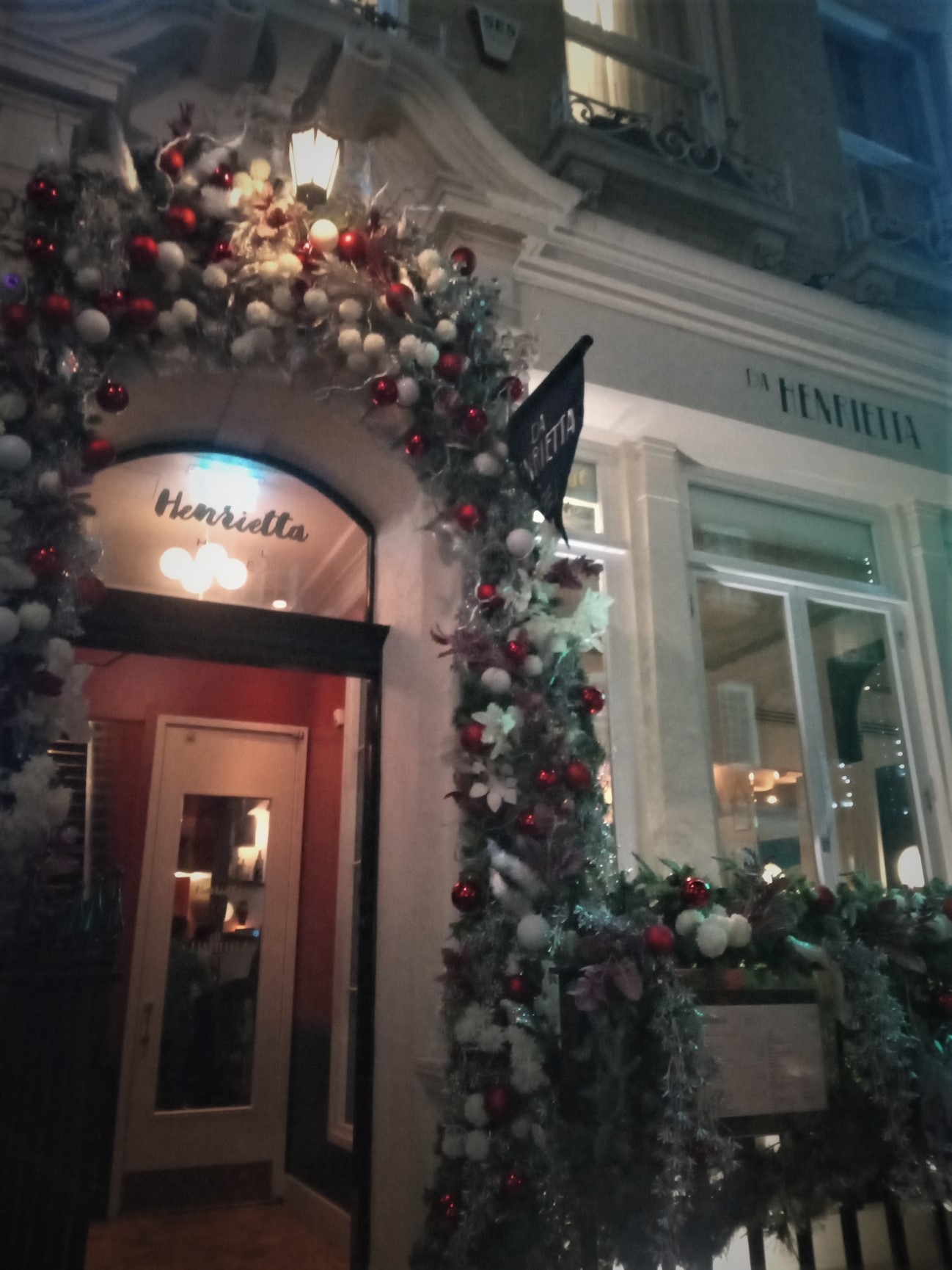 Miracle Bar Kitsch Christmas pops up at Covent Garden Da Henrietta Hotel